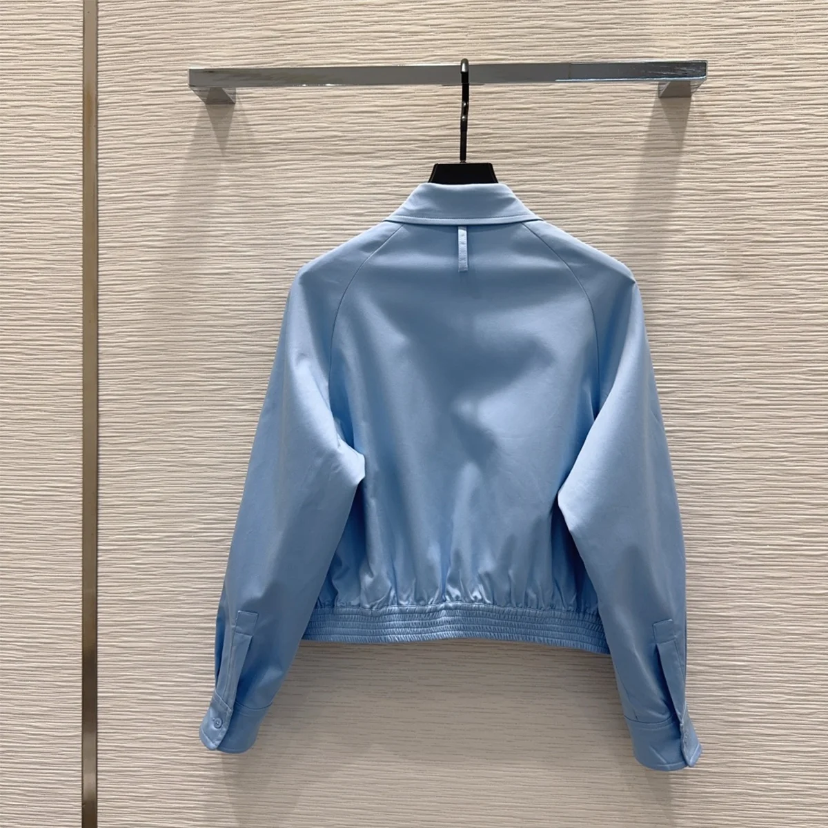 2026 High quality women's sleeveless pockets with elastic hem, simple commuting short cardigan top--hb731