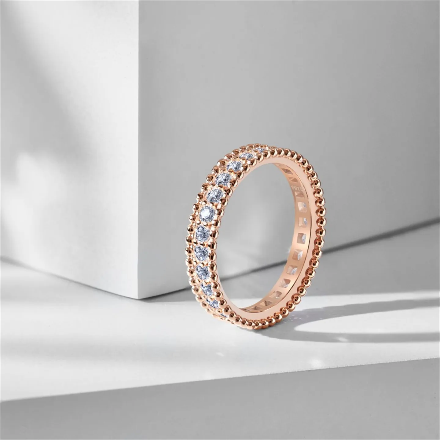 

Обручальное кольцо из серебра 925 пробы с позолотой 18К, инкрустированное муассанитом и выращенными в лаборатории бриллиантами, с ободком из 14К золота, оптовая продажа на заказ