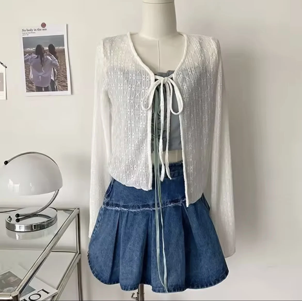 سترة نسائية صيفية بيضاء ربطة عنق لعام 2025 مثيرة بأكمام طويلة بقماش شفاف قطع علوية قصيرة للسيدات أنيقة تناسب كل مباراة قصيرة مطبوعة تي شيرت Mujer