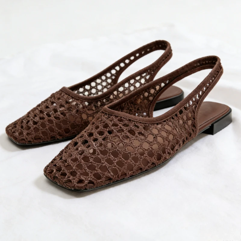 

Удобные дышащие женские сандалии на плоской подошве, плетеные, с вырезами, с квадратным носком, на ремешке, дизайнерские туфли, летние пляжные повседневные туфли 2026