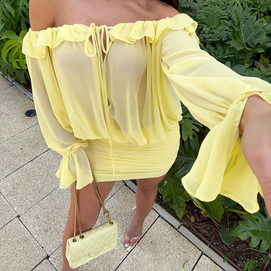 Mini robe froncée à volants jaunes pour femmes, élégante et Sexy, col Slash, épaules dénudées, manches longues évasées, tenue de soirée, Clubwear