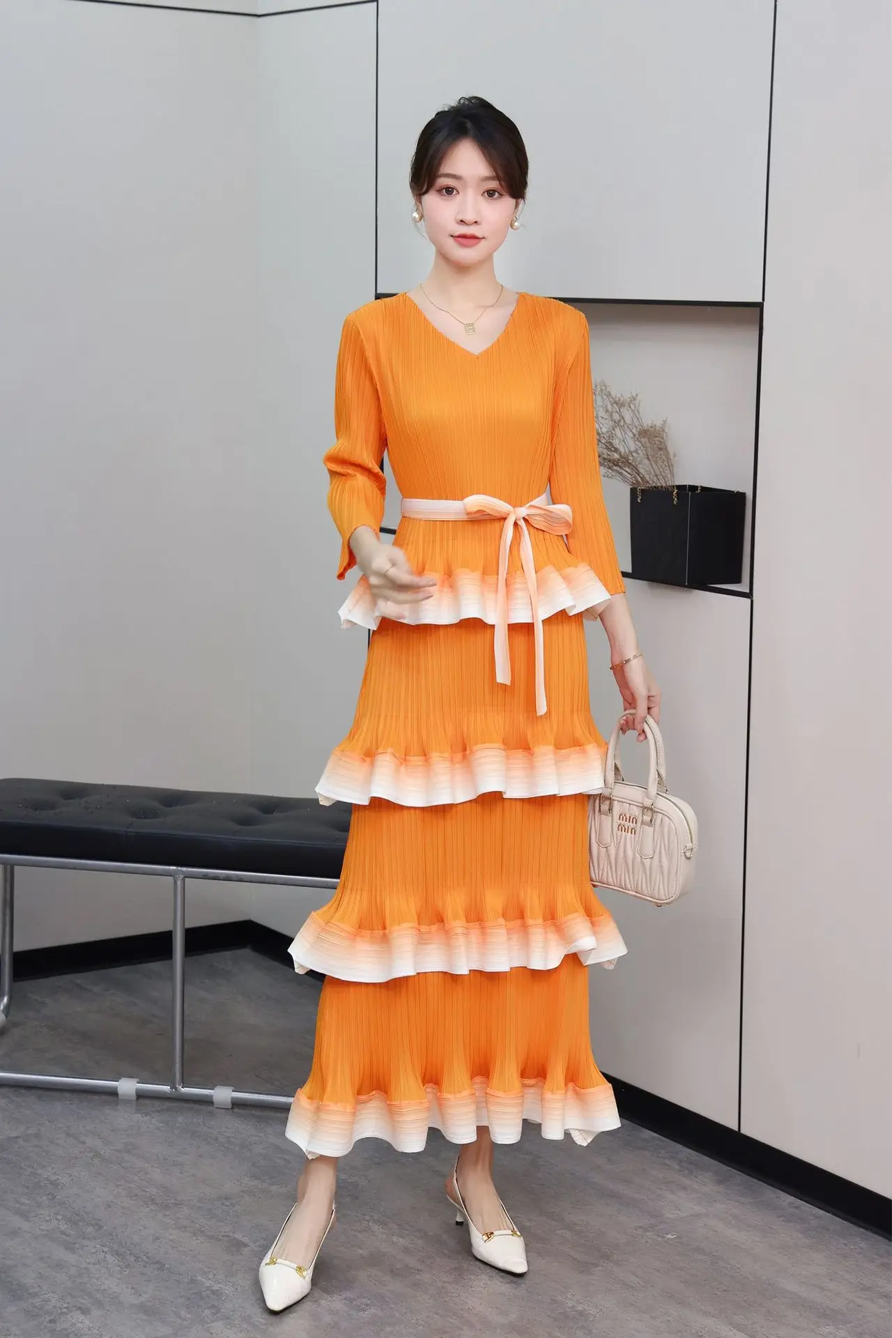 Alsey saia de bolo em camadas com decote em v design sentido plissado sentido sênior moda casual versátil vestidos femininos 2025 verão novo