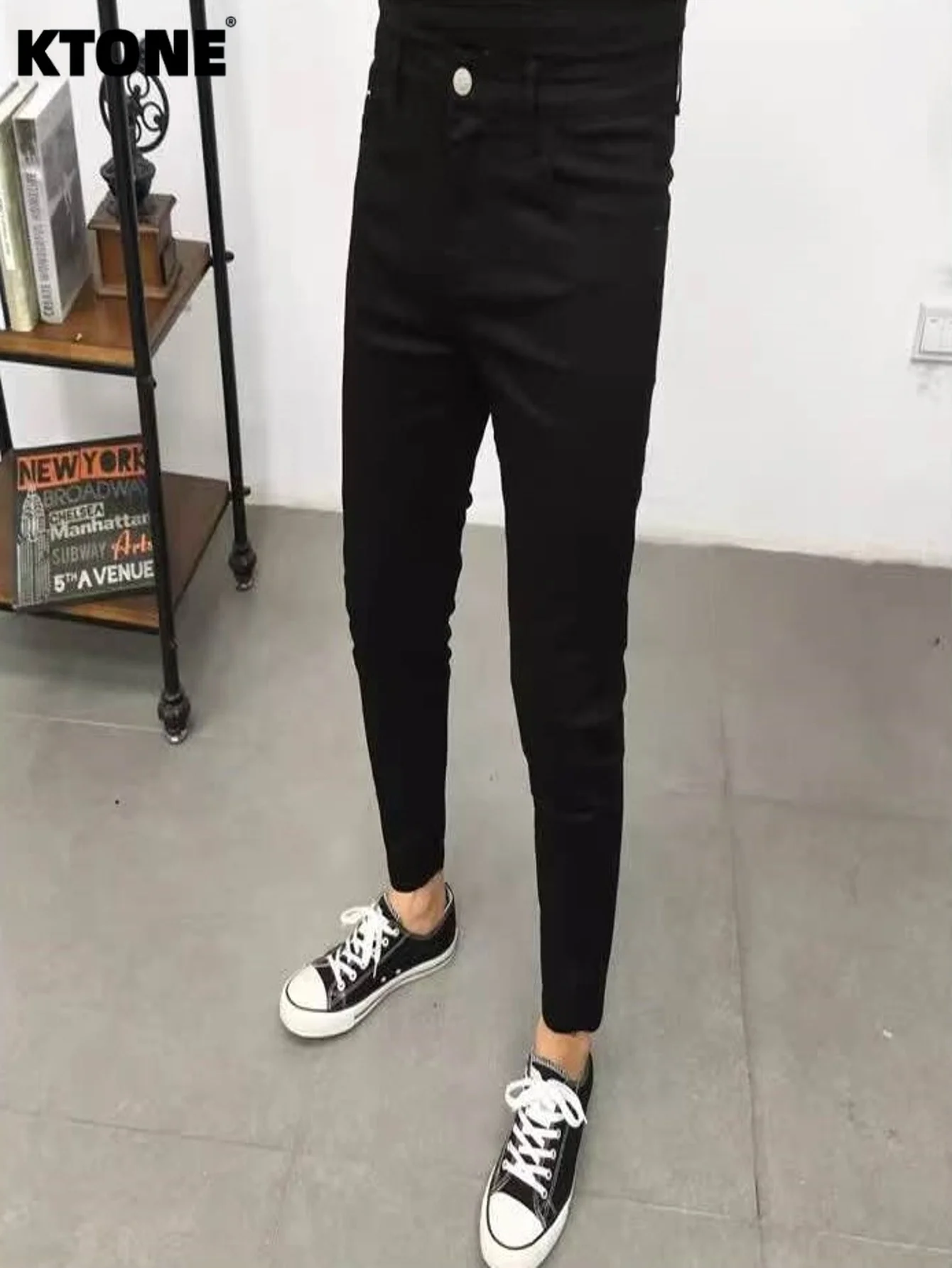 

Vintage Jeans Men's Black Slim Denim Light Retro Y2K Drip For Dating No accessories or belts included