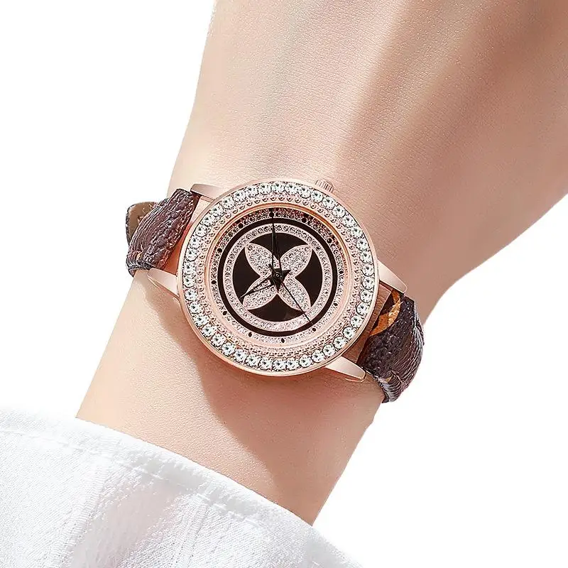 Women's Quartz Watch Retro Student Four Leaf Clover Ladies Watches Classic Fashion Timepiece Stylish Elegant Female Wristwatch
