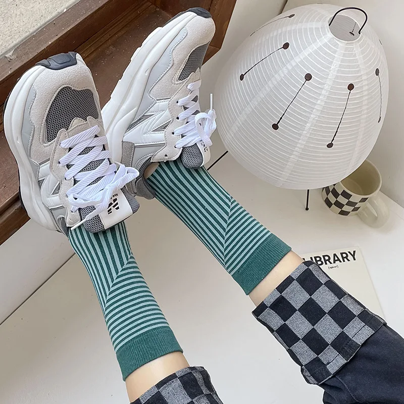 Korean Fashion Retro Socks Women Multicolor Striped Casual Harajuku Woman Socks College Style Cotton Girls Students Crew Socks