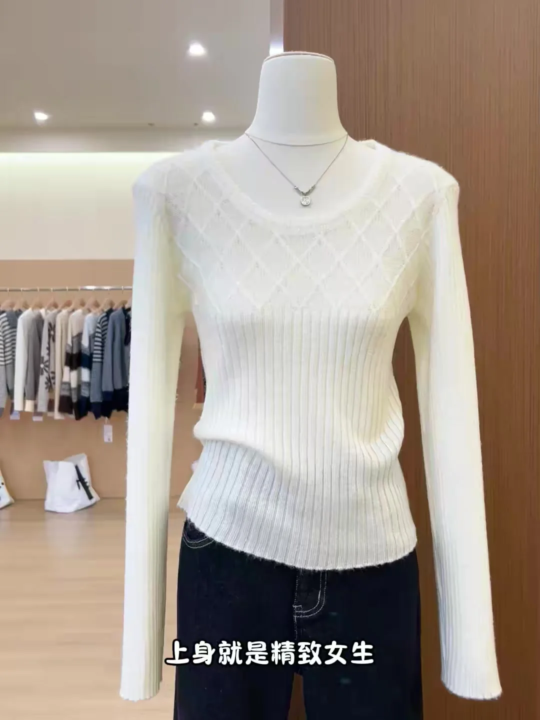 Hoge kwaliteit witte wollen gebreide basislaagtop met lange mouwen voor dameskleding