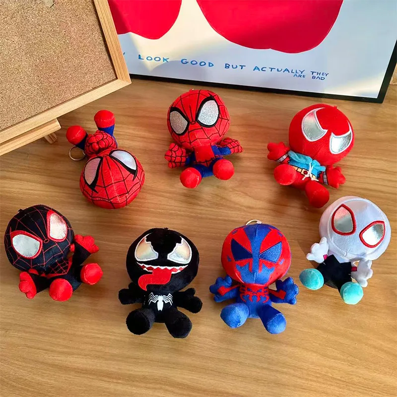 Llavero de Peluche de 12CM de la Serie Spider-Man, Figuras de Anime, Adornos para Mochilas, Regalo para Niños