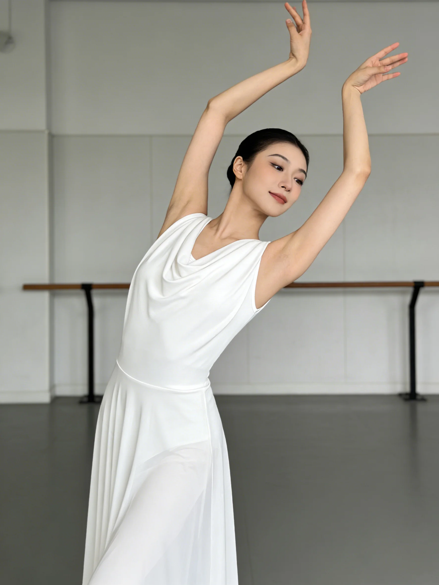 

Костюм для лирического танца для взрослых женщин: современное танцевальное платье с V-образным вырезом, открытой спиной, сетчатыми и тюлевыми вставками, струящееся, для сценических выступлений