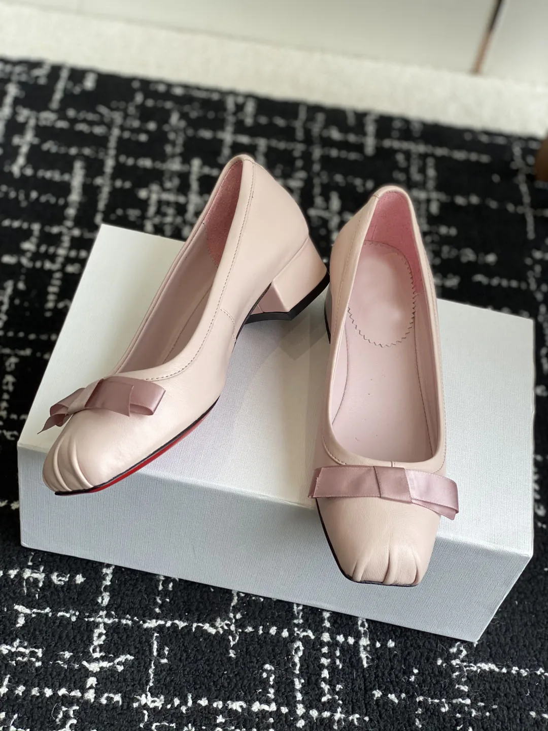 

Women's Shoes Bow-embellished Leather Ballet Pumps