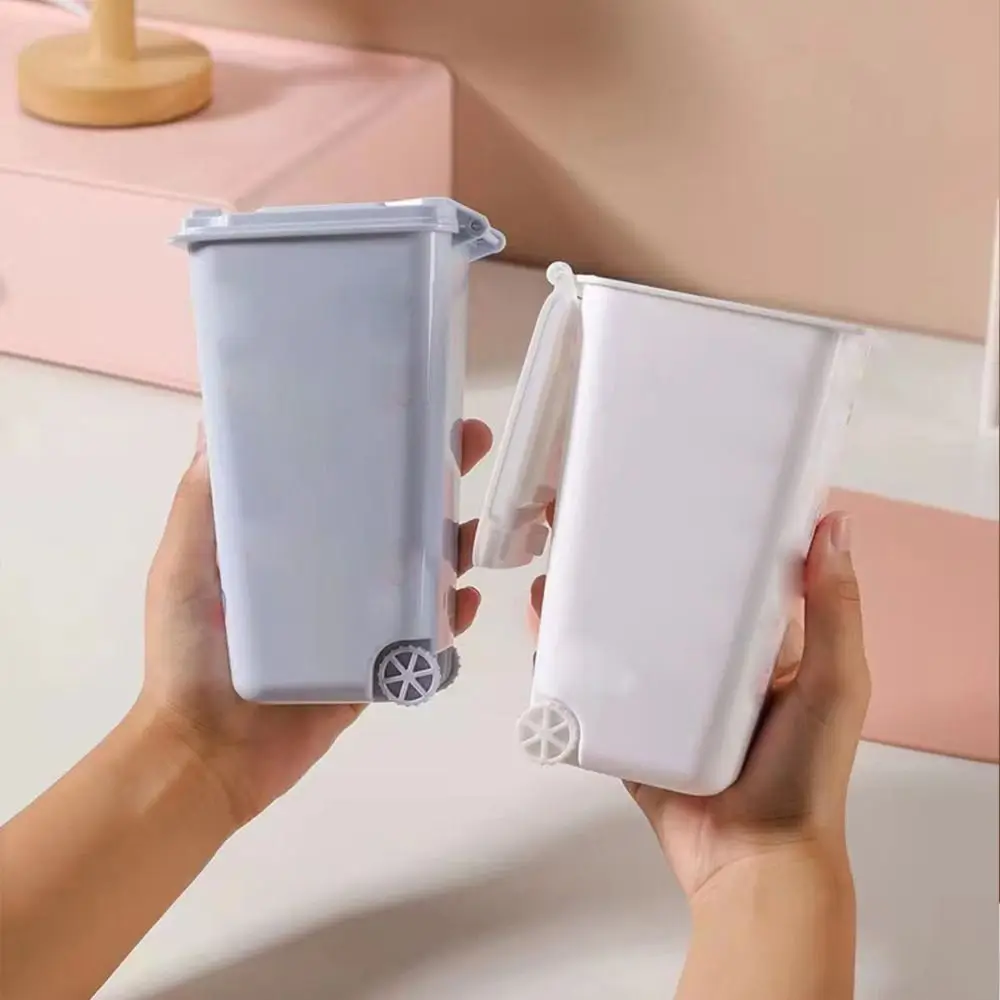 حاوية القمامة الصغيرة حامل القلم مع غطاء على الطاولة الإبداعية سطح المكتب ورقة سلة تخزين دلو القمامة المنظم اللوازم المكتبية