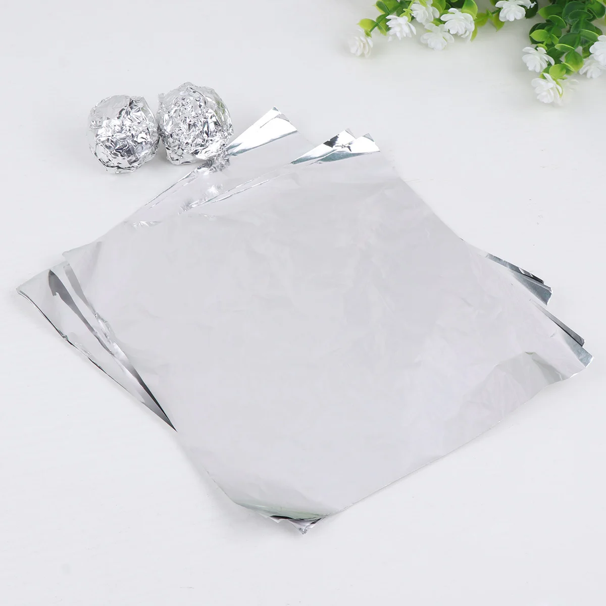 

200Pcs Heavy Duty Tin Foil Sheets 15x15cm Silver Non Stick Candy Wrapping Paper for Baking Holiday Party Favor Decoration