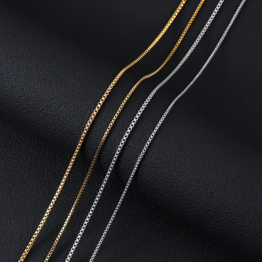 1,2 mm ultradünne quadratische Gliederkette, schlichte Herrenhalskette aus Edelstahl, modisches Accessoire für das Schlüsselbein. – Detail 4