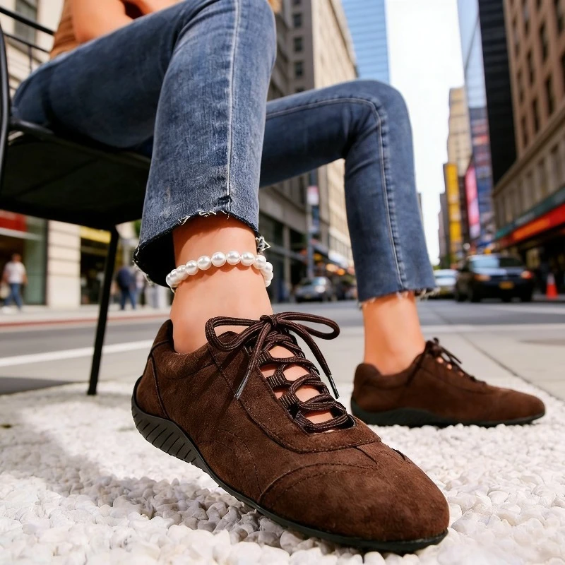 Frühlings-Neuheit: Retro-Sneaker für Damen mit verstecktem Absatz, aus weichem Leder, zum Schnüren, im deutschen Trainer-Stil, lässig, mit tiefem Schaft, modische Turnschuhe