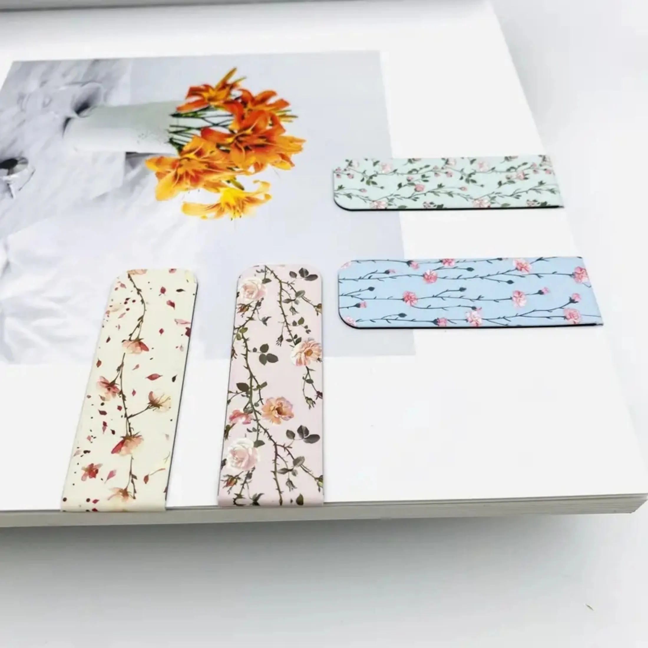12pcs Floral Magnetic Bookmarks Set, Durable Paper Book Page Markers with Assorted Flower Designs for Reading and Books