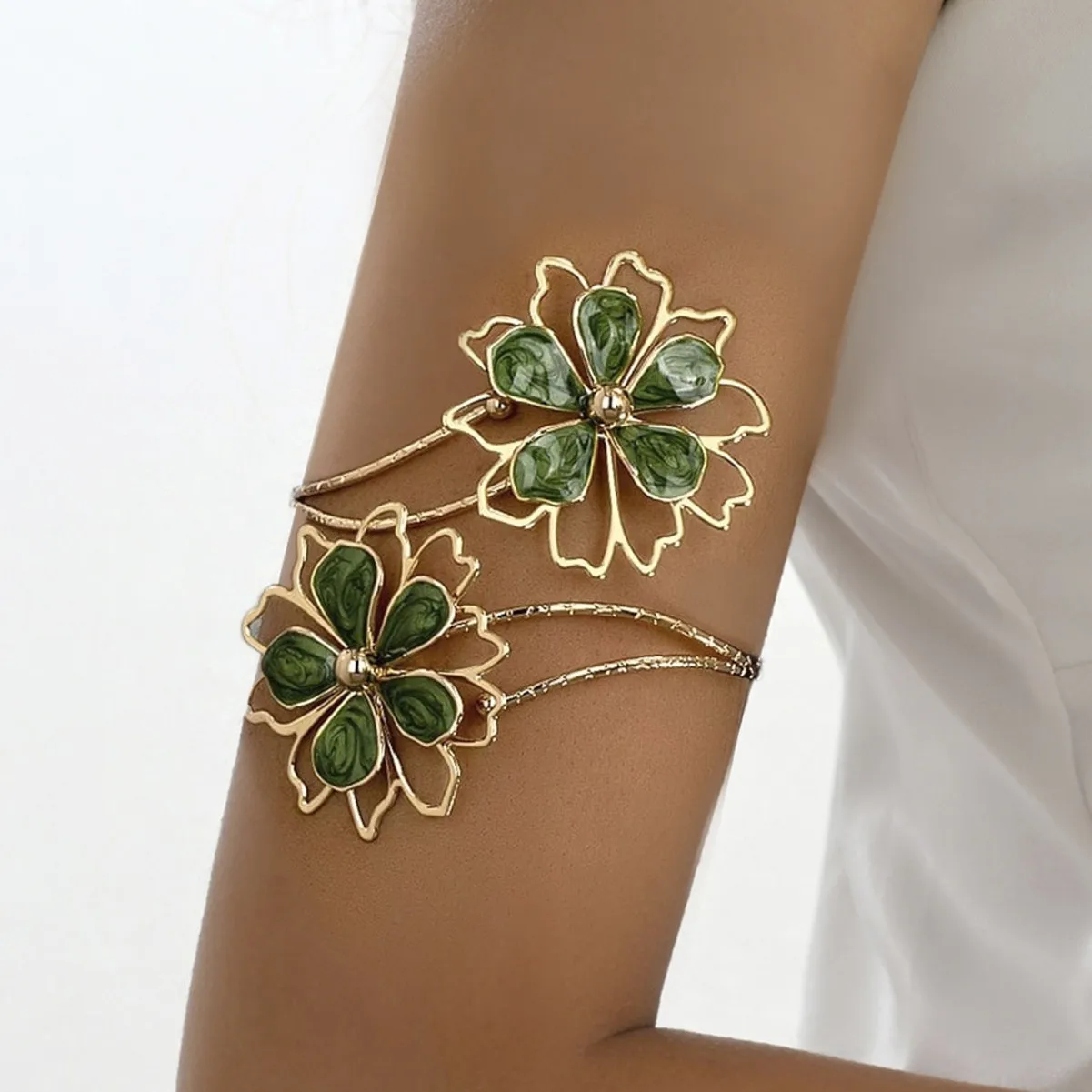 Pulsera de brazo superior en espiral con flor de Metal exagerada a la moda para mujer, joyería de brazo ajustable Retro, regalos bohemios para fiestas navideñas