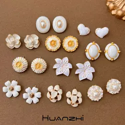 White Dripping Glaze Irregular Flowers Oval Pearl Metal Elegant Vintage Earring for Women Girl Party Elegant Jewelry HUANZHI NEW