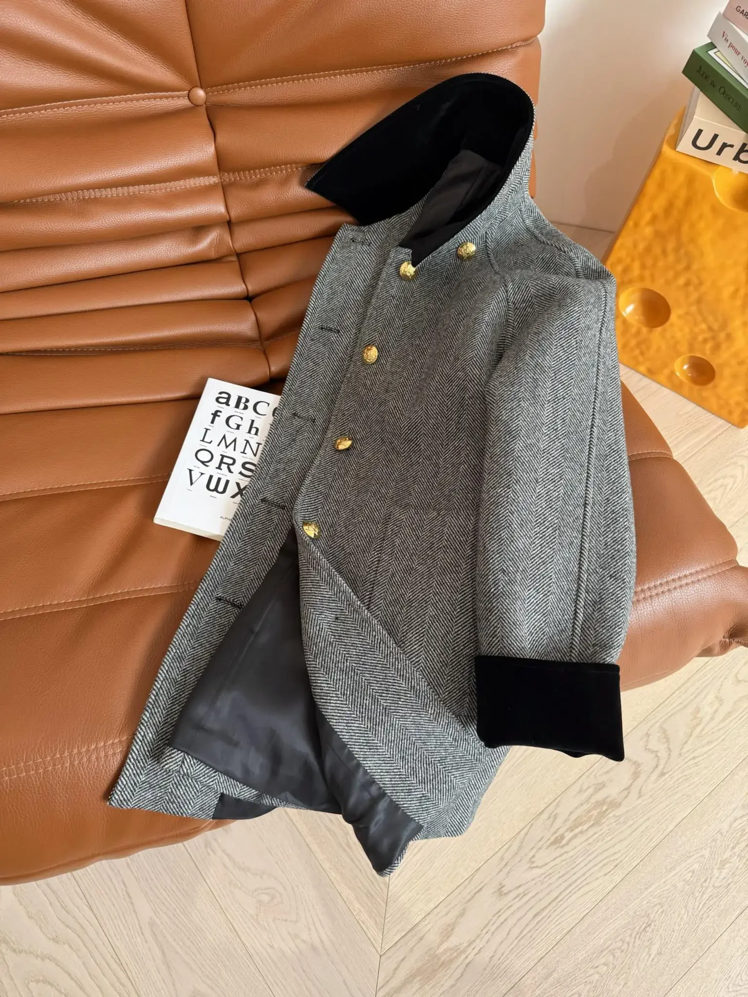 Elegant black and white diagonal mid length jacket college style color block collar gold single breasted women\'s fashion coat