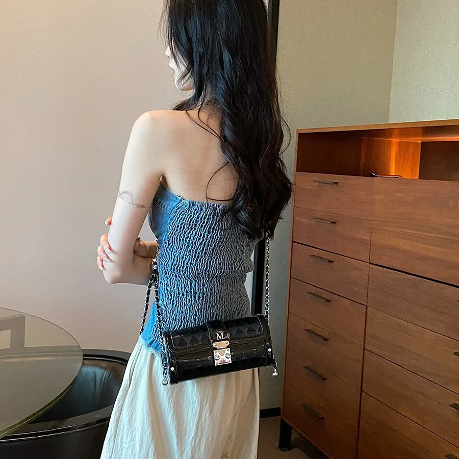 

New Light Luxury Ladies' Bag. Stylish Diamond-patterned, Chain-equipped Shoulder & Crossbody Convertible Trendy Cylindrical Bag