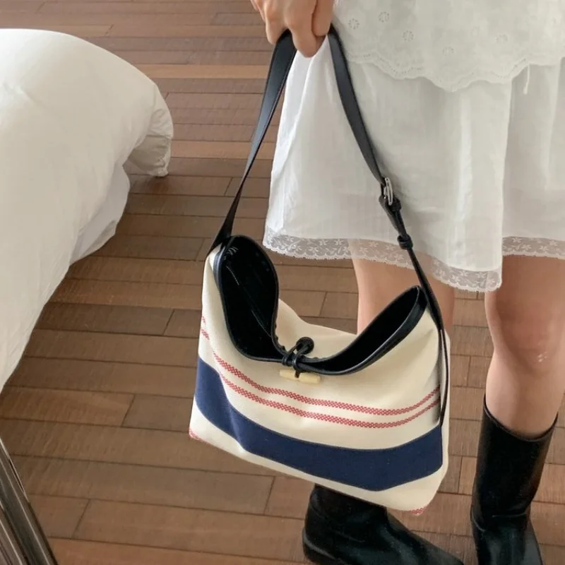 

High-End Women's Hand Bags Made Of Ravine-Printed Leather Boasting Paris High-End Daily Chic Look​