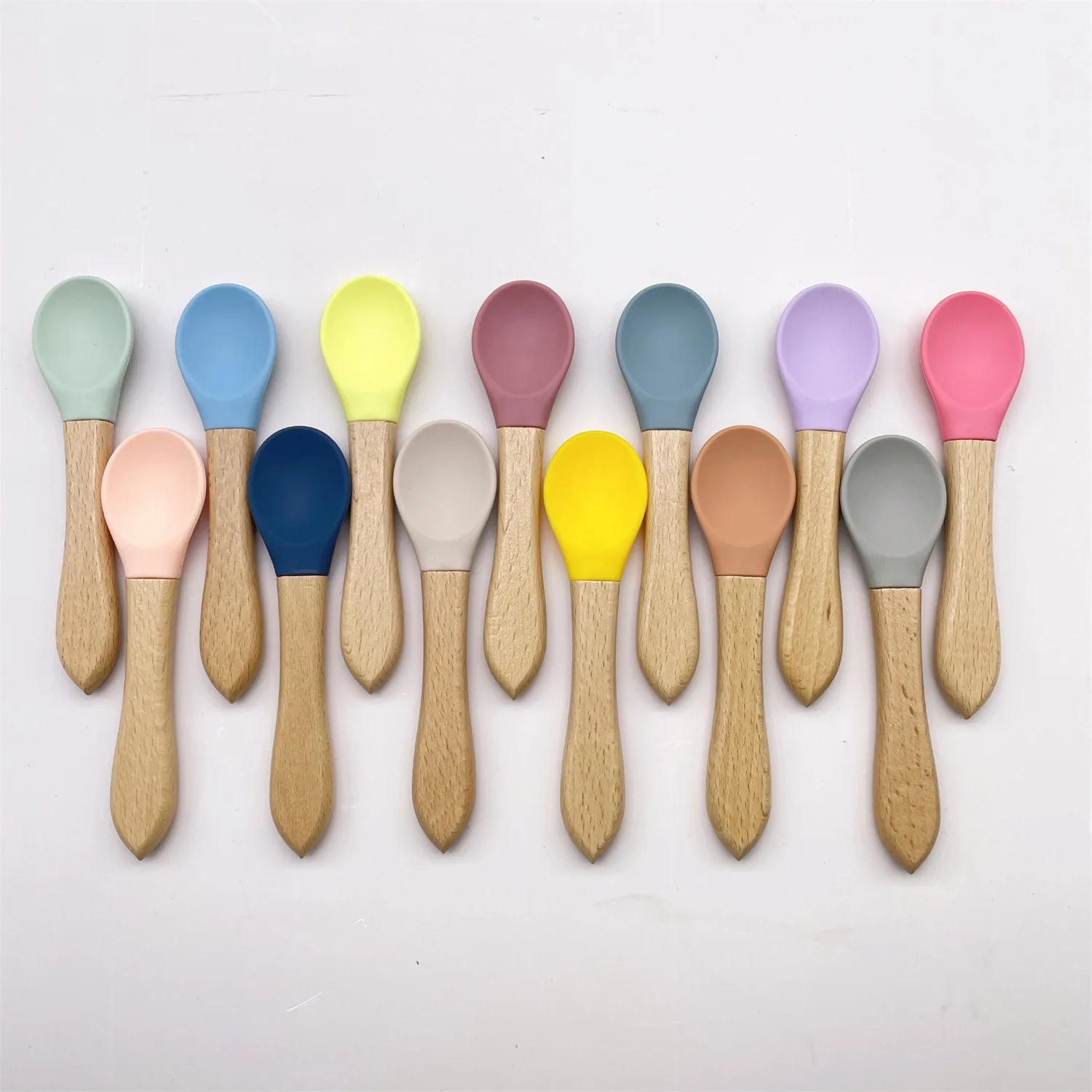 

1pc-Cat food spoon, silicone small dog cat can spoon with wooden handle, feeding utensils for pets such as cats and dogs-random