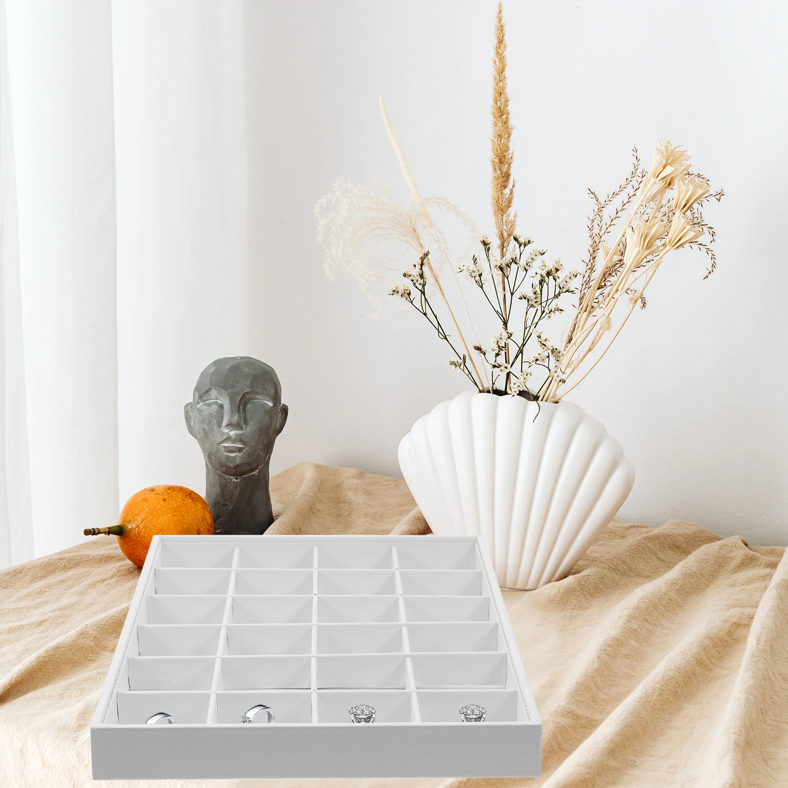 

White PU Jewelry Rings Display Tray Tray Compartments for Earrings Rings Necklaces Storage ganizer Display Case