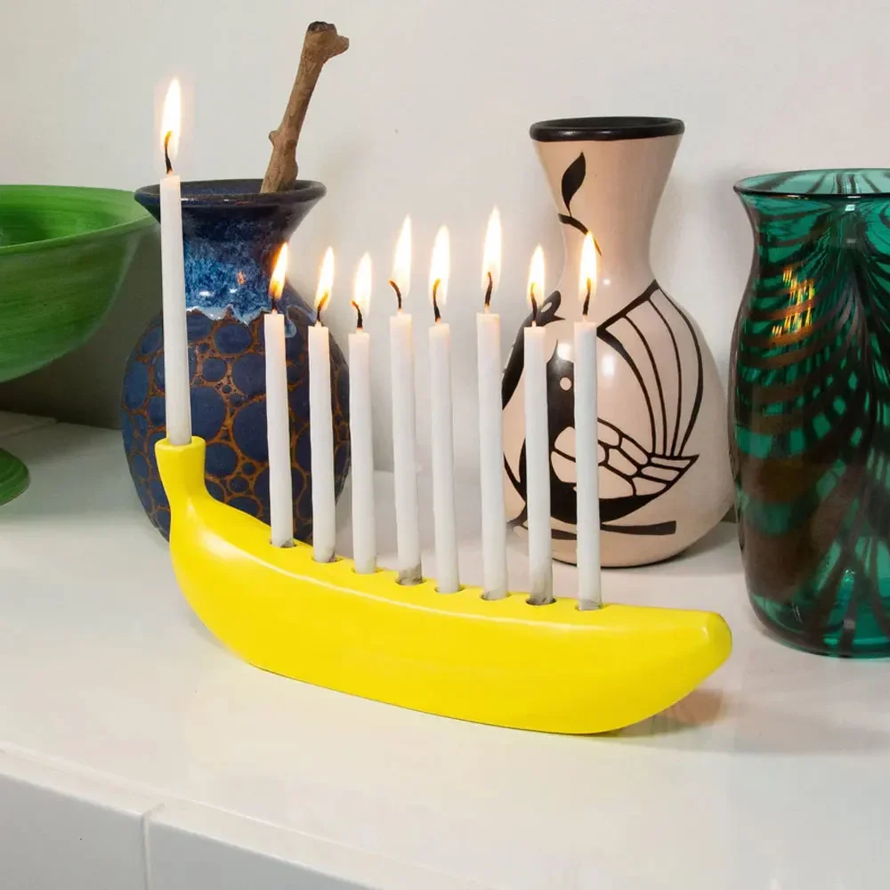 1PC Creative Banana Menorah Tabletop Candlestick Decor Resin Novelty Banana Menorah Hanukkah Chanukah Candle Holder with 9 Holes