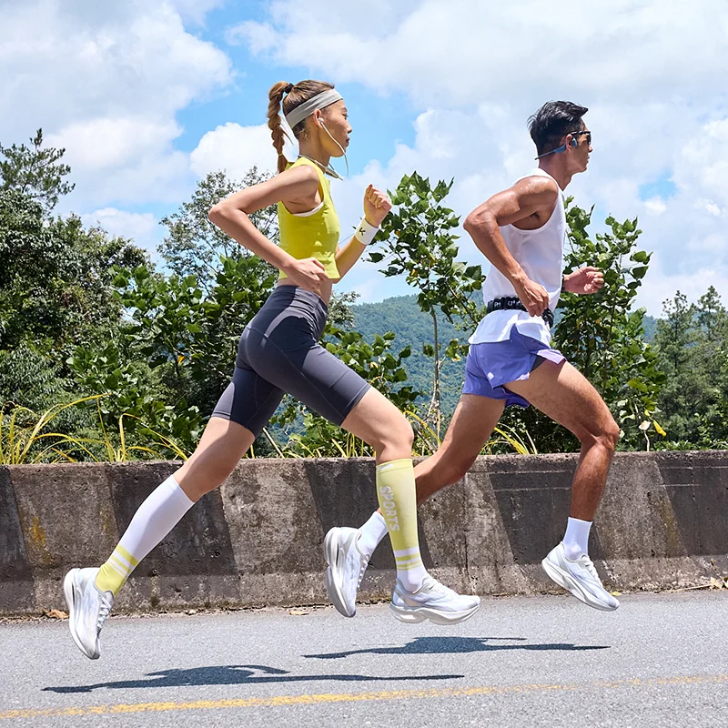 

Men's Running Sneakers Shock Absorbing Bounce Breathable Outdoor Racing Sneakers Mens Trendy Hundred Sneakers