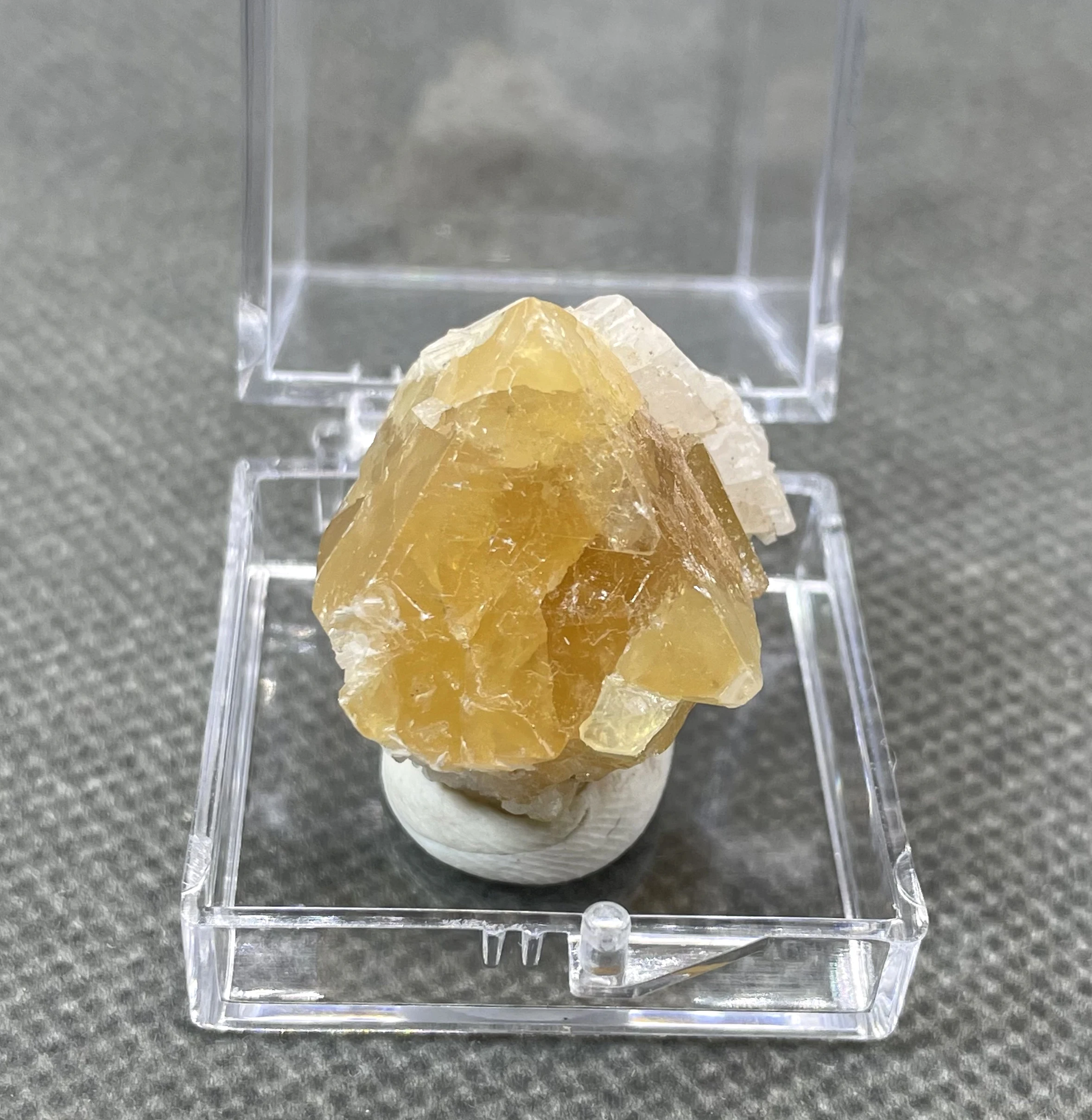 NEW! 100% Natural Scheelite mineral specimen crystal specimens stones and crystals quartz Healing crystal + box sie 3.4cm