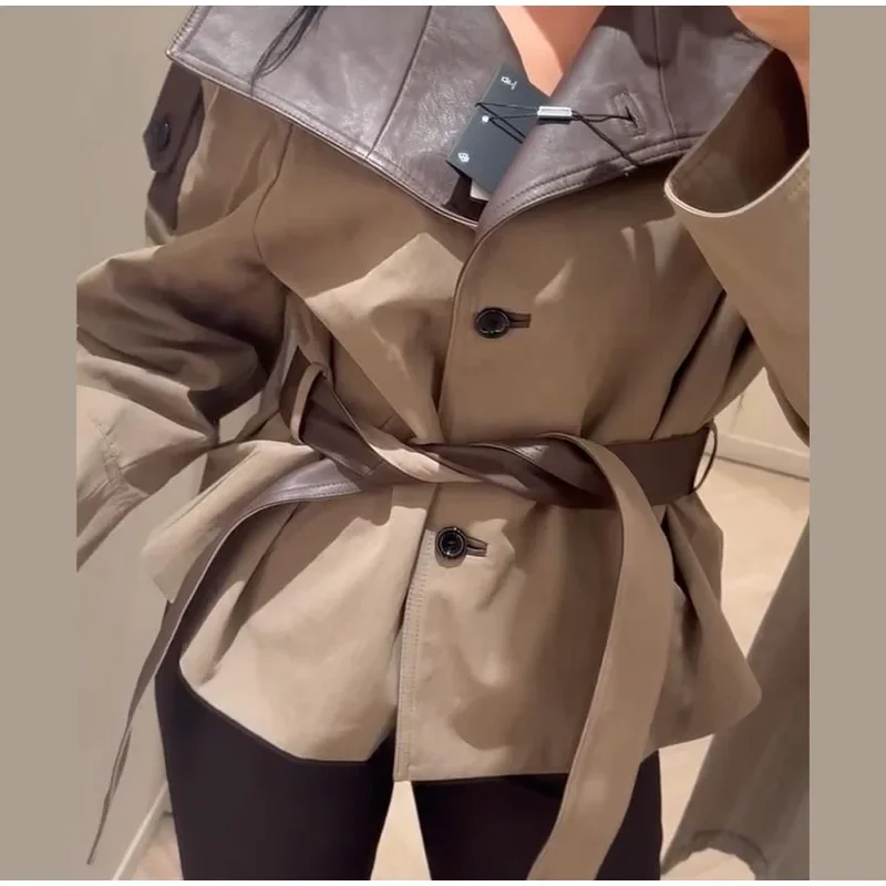 Kurze Damen-Windjacke aus Kunstleder mit Revers, Gürtel, Einreihiger Knopfverschluss, Verstellbarer Taille – Detail 1
