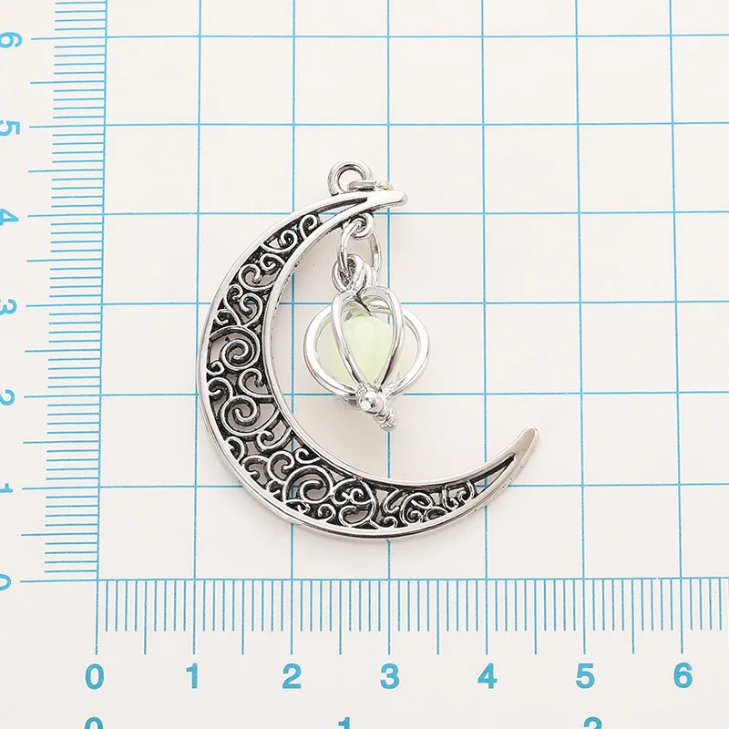 Hot-selling luminous moon-shaped hollowed-out necklace, personalized bracelet, Christmas Eve and Halloween pendant
