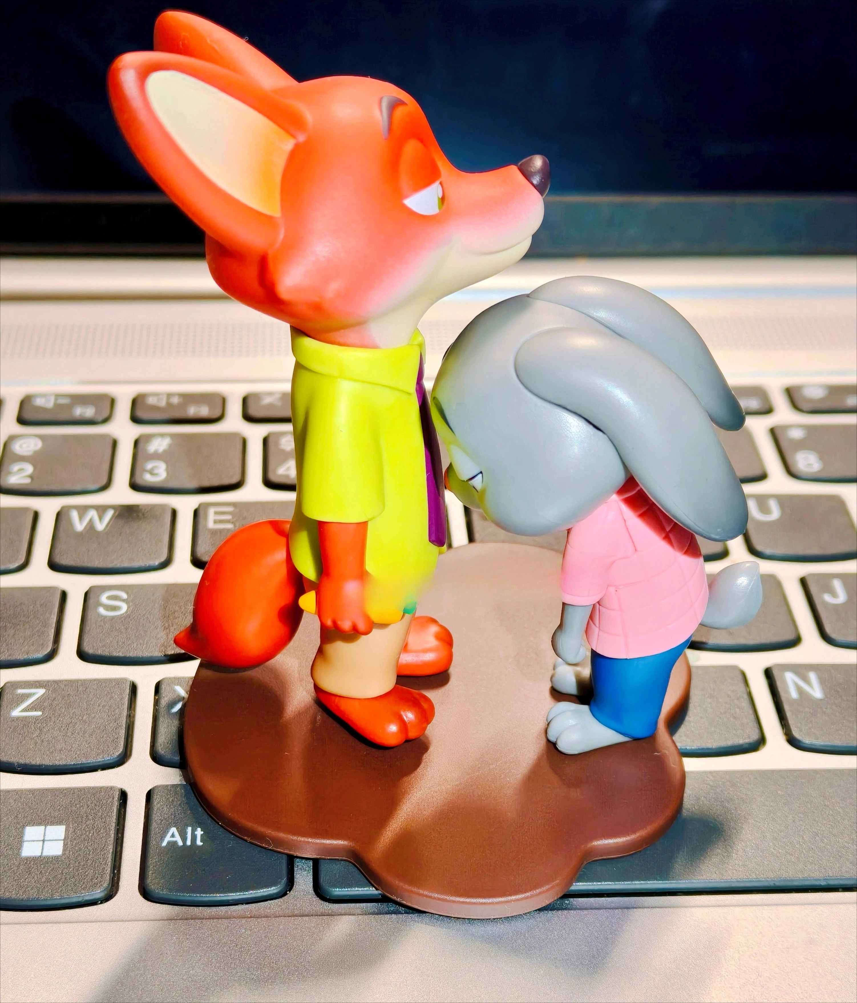 新品未開封のかわいいインタラクティブデザイン、精巧なディテール、警察パートナーブラインドボックス、アニメファン向けコレクタブルIP周辺機器ギフト