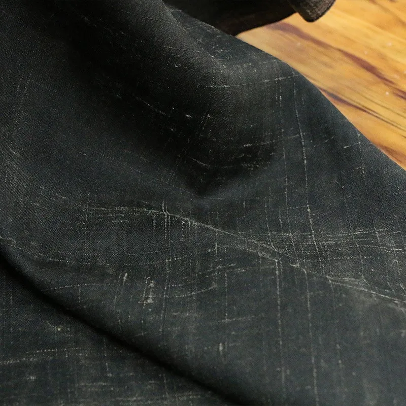 Ceci est un tissu de créateur avec un style wabi-sabi et un flair artistique en vieux chêne soie Xiangyunsha