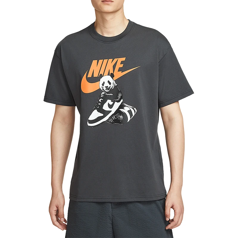 قميص Nike الأصلي الرياضي للرجال فضفاض كاجوال مطبوع بأكمام قصيرة HQ9245-060
