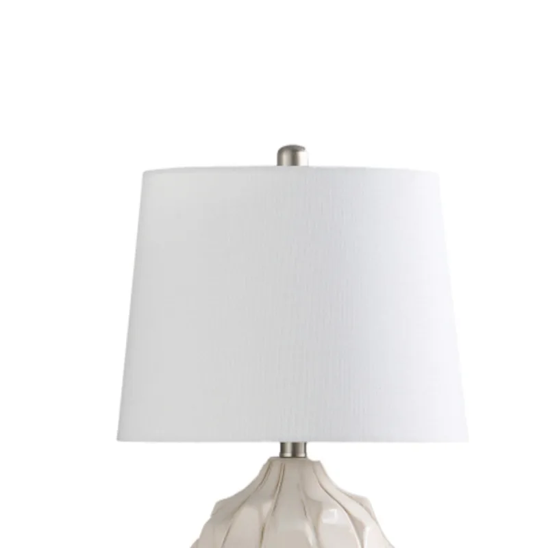 โคมไฟตั้งโต๊ะเซรามิกสไตล์ชายทะเล ขนาด 21.75 นิ้ว รูปทรงเปลือกหอยแบบเรียงซ้อน สีครีมโทนเทา ตกแต่งห้องนั่งเล่น ห้องนอน เสริมบรรยากาศริมทะเล