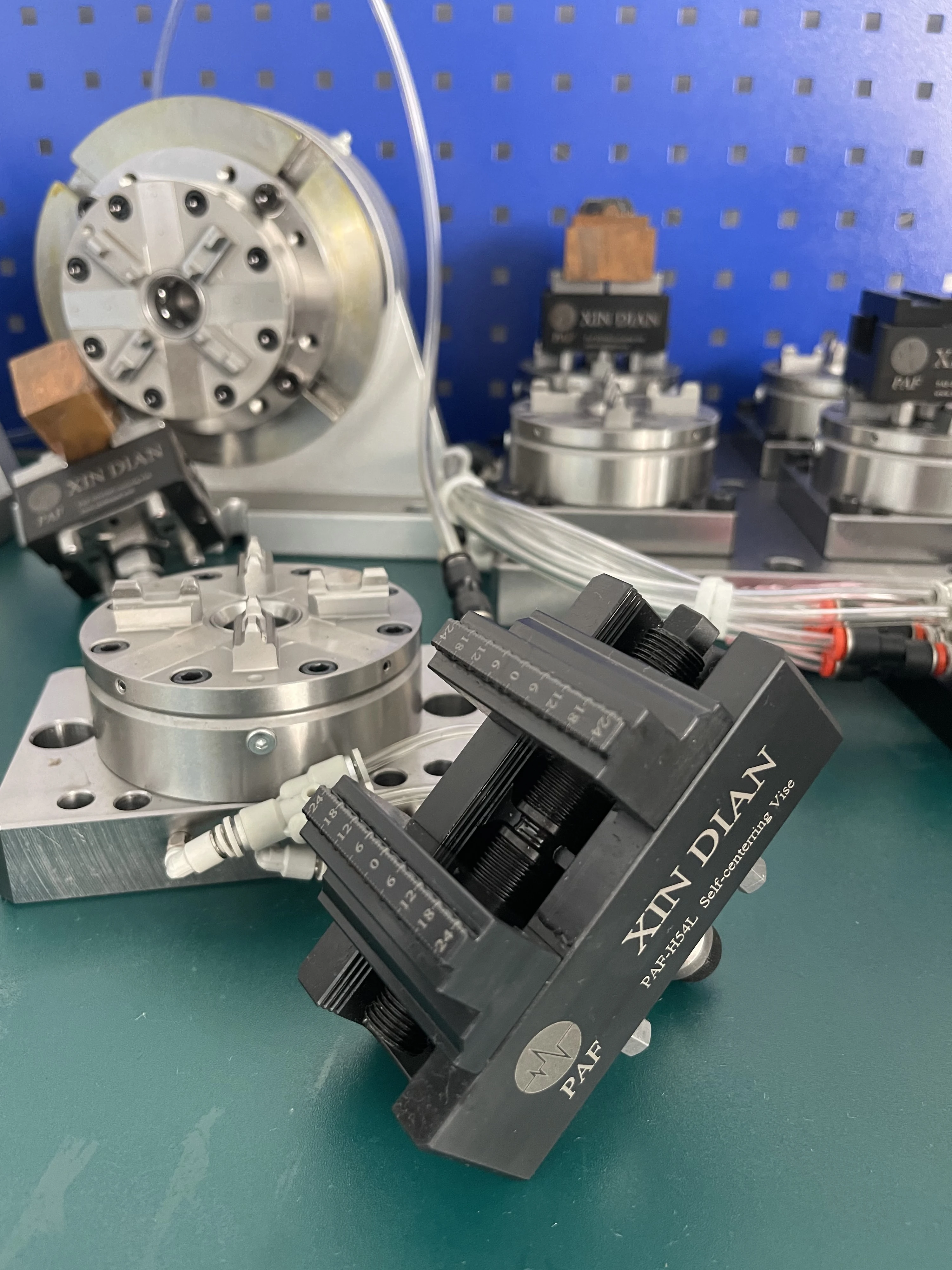 CNC Self-centering Vise 4-axis 5-axis Concentric Fixture Small Precision Vise EDM Copper Male Electrode Multi-station Processing