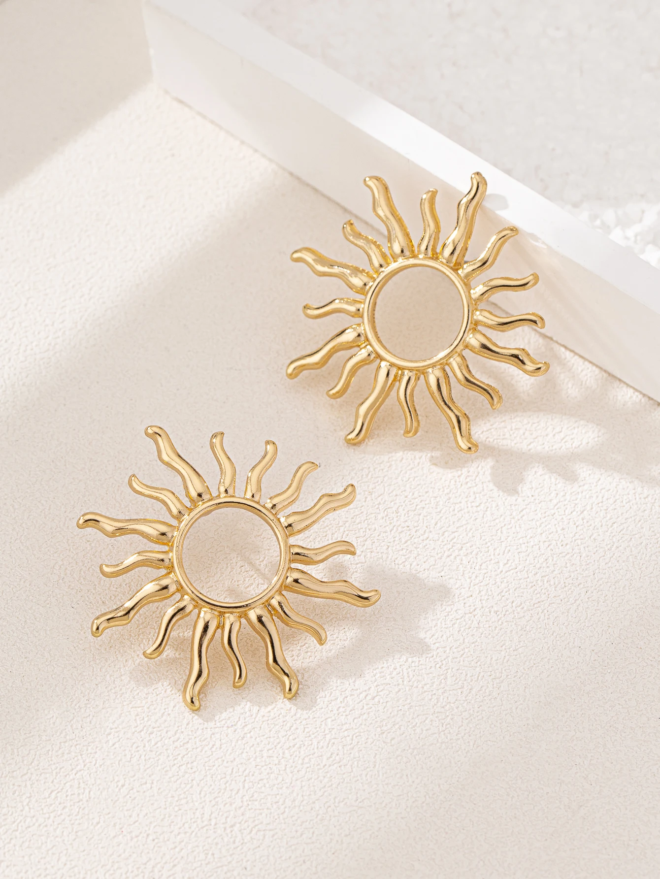 1 Pair fashion Temperament Elegant Sun Flower Stud Earrings