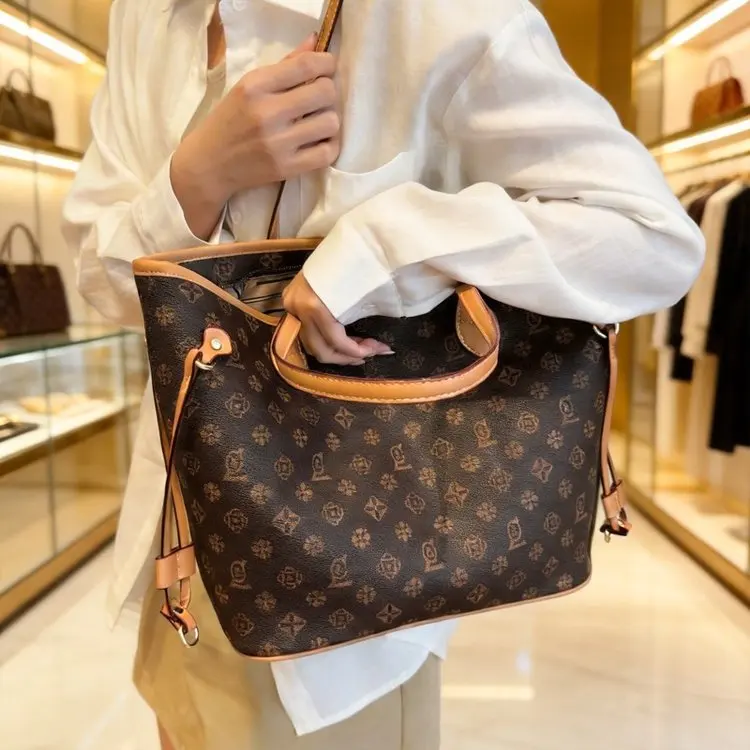 

2026 New Arrival Women's Fashion Printed Large-Capacity Tote Bag, High-End Niche Design, Casual Shoulder Shopping Handbag