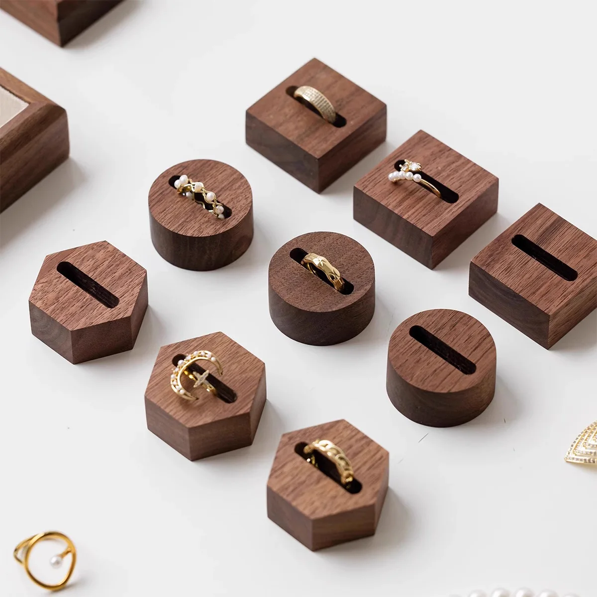 حامل مجوهرات من خشب الجوز، حامل مجوهرات من الخشب الصلب، حامل عرض الخاتم، عيد الحب، عرض خاتم المقتراح