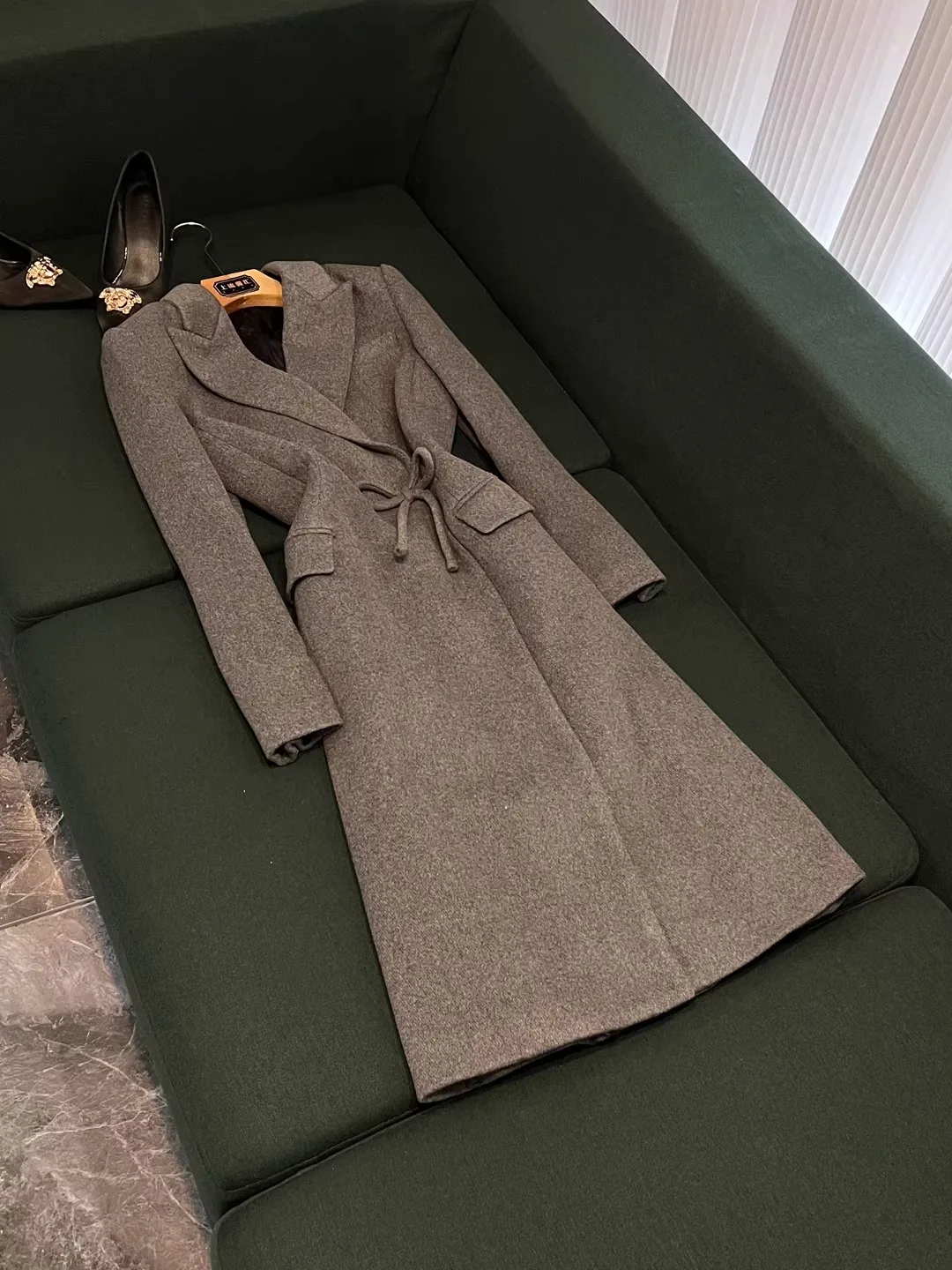 2025 الشتاء Faion سليم صالح معطف طويل عقدة كامير معطف الصوف Ele سترة واقية للنساء A05503