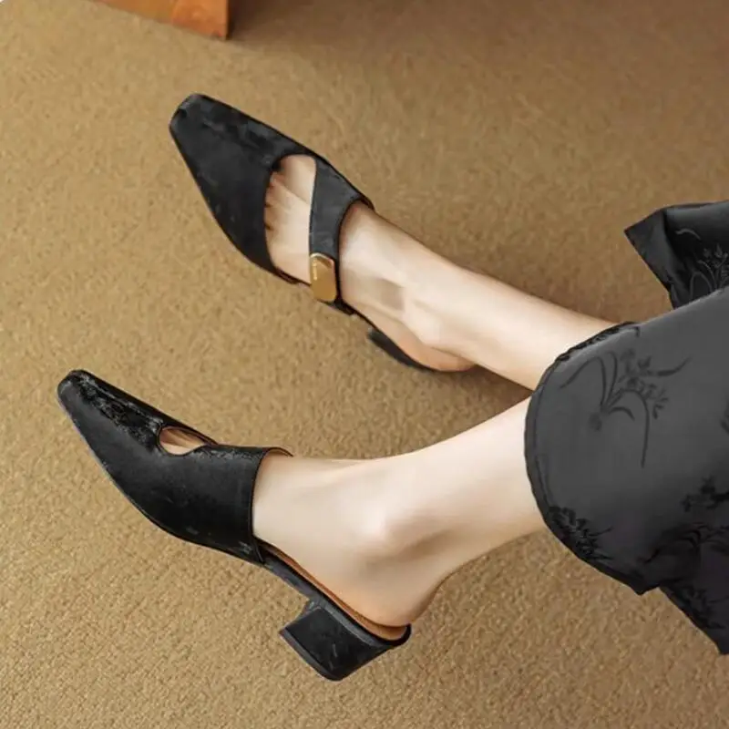 2026Springsummer New French Pointed Shallow Mouth Thin Heel Cool Slippers with One Button Strap Fashion Comfort Mary Janesandals