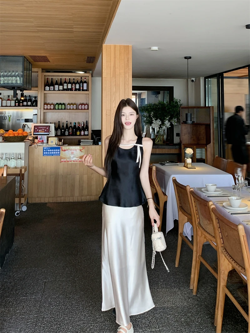 

Elegant Black Two-Piece Set with Halter Top And High-Waisted Skirt for Women Summer Slimming Fashion Ensemble