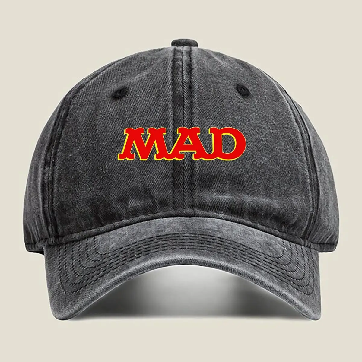 

Журнал MAD — мытая бейсболка с эмблемой поп-культуры