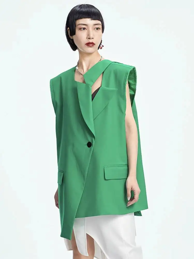 

Design Women Green Irregular Cut-out Big Size Elegant Vest New V-collar Sleeveless Fashion Spring Autumn 2026 R5PA