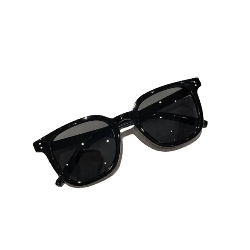 Fashion Square Sunglasses Women Clear Ocean Lens Shades UV400 Men Retro Rivets Decoration Orange Pink Sun Glasses Gafas De Sol