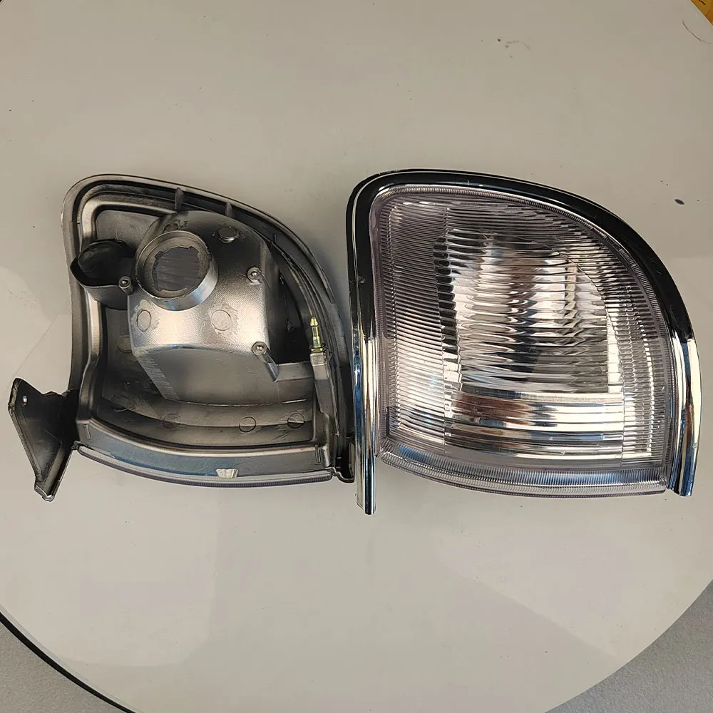 A Pair Front Turn Signal White Crystal Corner Lamp For Nissan
