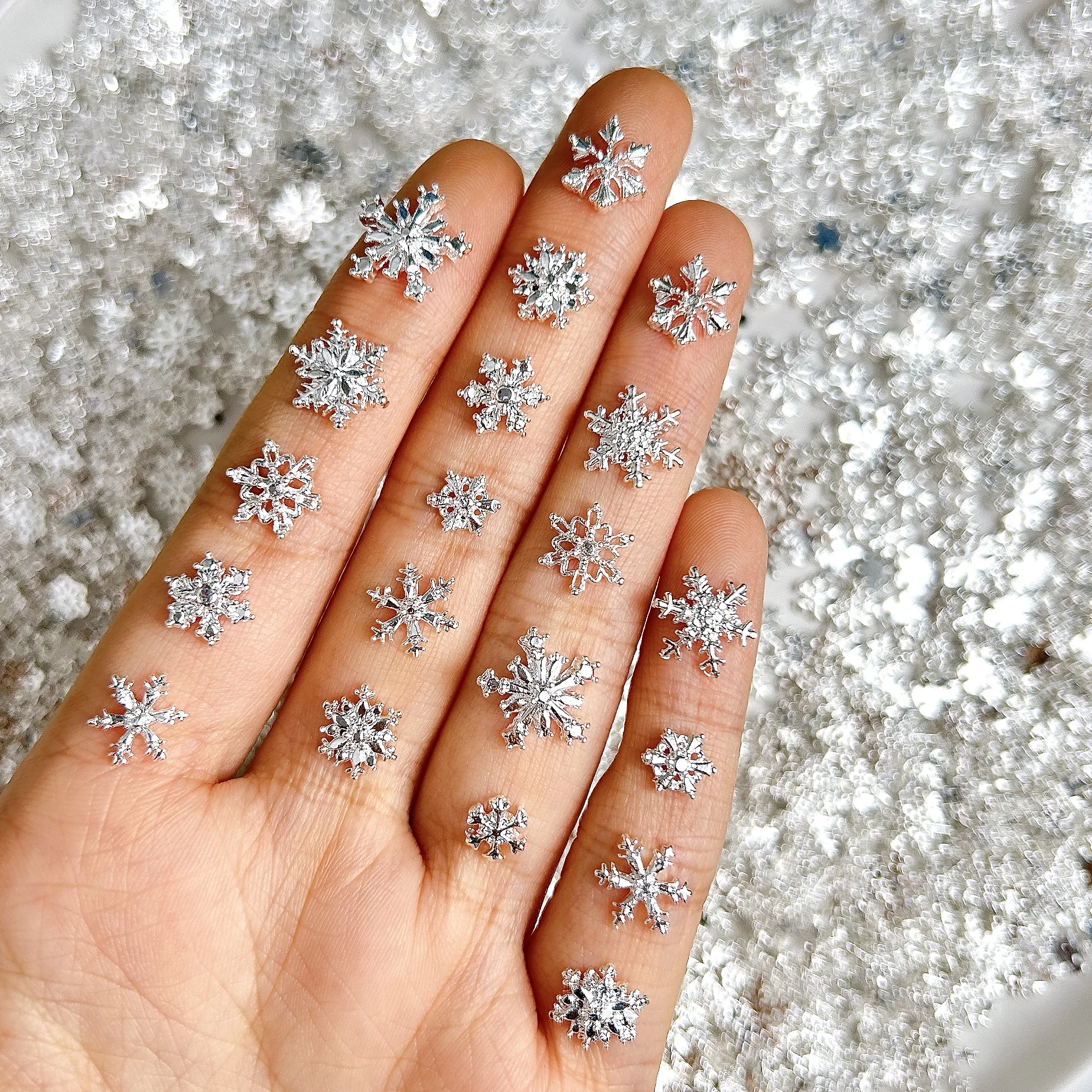 20 pçs estilo múltiplo criativo espumante floco de neve encantos da arte do prego luz liga luxo floco de neve decorações do prego diy unhas francesas