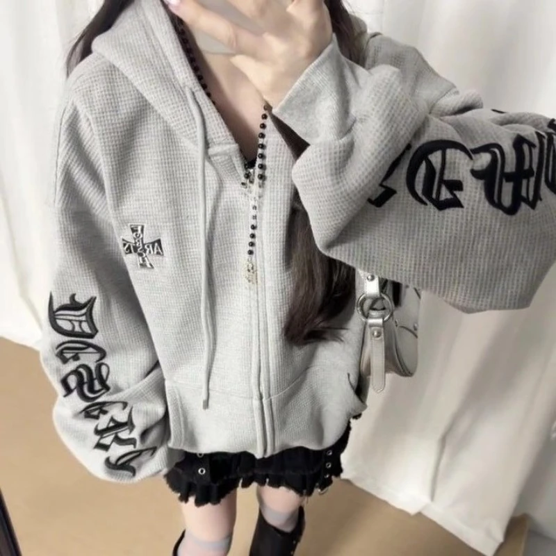 Amerykańska odzież wierzchnia w stylu vintage, zapinana na zamek, z wzorem liter, długi rękaw, jednolity kolor, modna kieszeń, subkultura, składana kaptur, damska, jesień 2025.