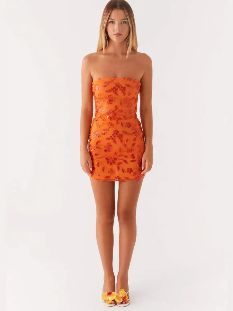 فستان نسائي صيفي جديد بتطريز وترتر، فستان ضيق بدون أكتاف، تنورة قصيرة مثيرة، تصميم أوروبي من نسيج البوليستر، فستان للمشي في ا...