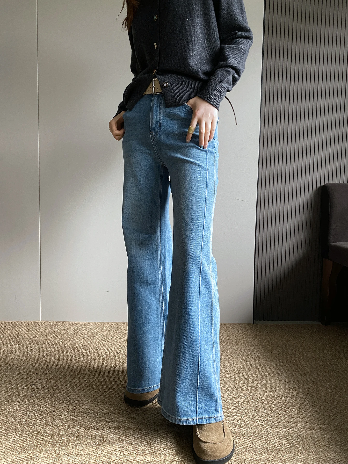 

Женские джинсы-клеш с высокой талией, весна 2026, новые, эластичные, утягивающие, удлиненные, расклешенные, из денима