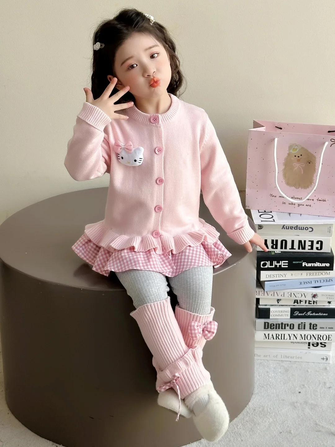 ชุดเสื้อสเวตเตอร์ลายการ์ตูนแบบสบายๆ สำหรับเด็กผู้หญิง พร้อมกางเกงขายาวระบายอากาศได้ดี ผ้าฝ้าย เหมาะสำหรับใส่ในฤดูใบไม้ร่วง